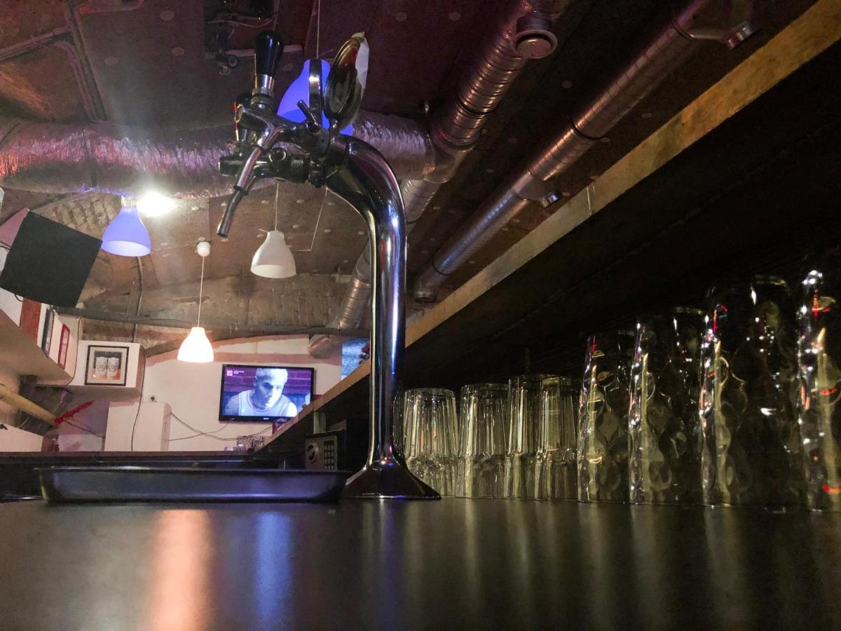 Whole Basement Former Pub For Stag Do, Bachelor House Party Flat Budapest Ngoại thất bức ảnh