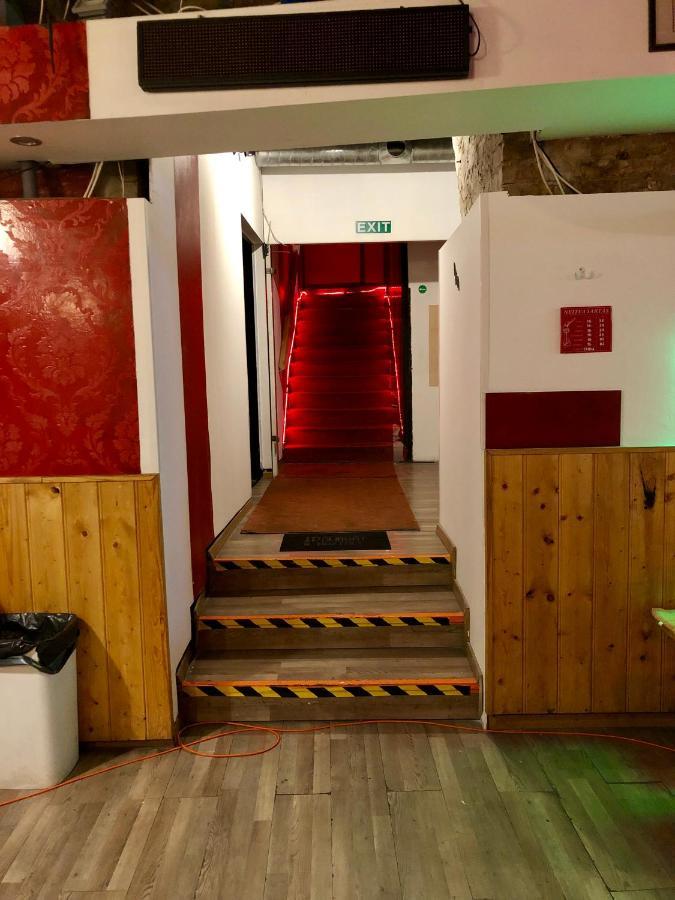 Whole Basement Former Pub For Stag Do, Bachelor House Party Flat Budapest Ngoại thất bức ảnh