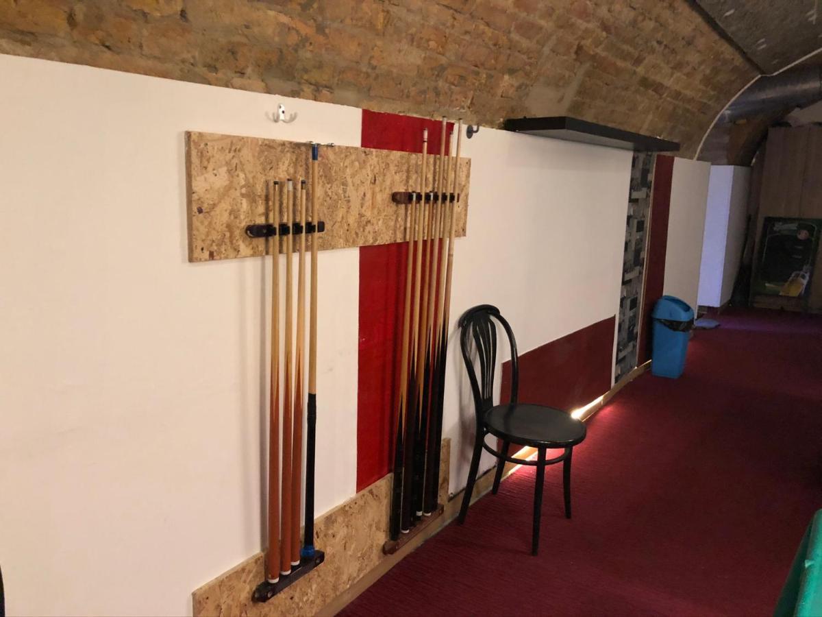 Whole Basement Former Pub For Stag Do, Bachelor House Party Flat Budapest Ngoại thất bức ảnh