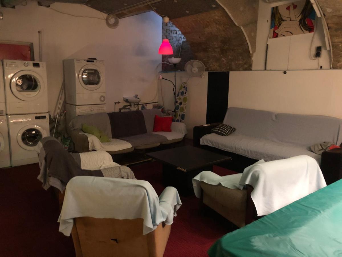 Whole Basement Former Pub For Stag Do, Bachelor House Party Flat Budapest Ngoại thất bức ảnh