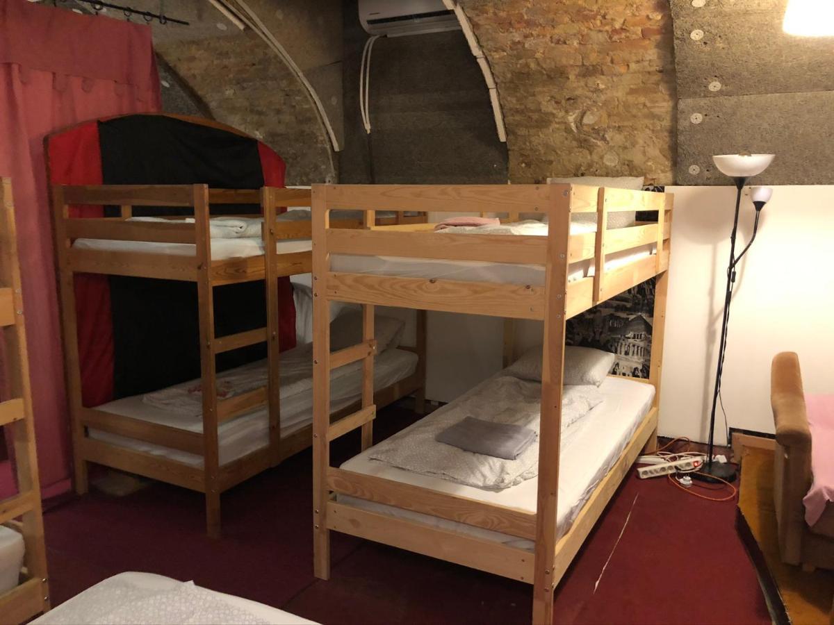 Whole Basement Former Pub For Stag Do, Bachelor House Party Flat Budapest Ngoại thất bức ảnh