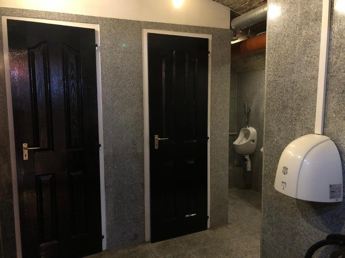 Whole Basement Former Pub For Stag Do, Bachelor House Party Flat Budapest Ngoại thất bức ảnh